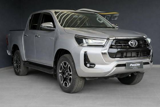 TOYOTA HILUX 2.8 D-4D TURBO DIESEL CD SRV 4X4 AUTOMÁTICO